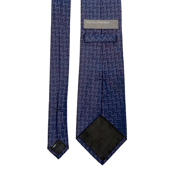 PERRY ELLIS Portfolio 100% Silk Tie Navy Chevron Stripes - Picture 5 of 8